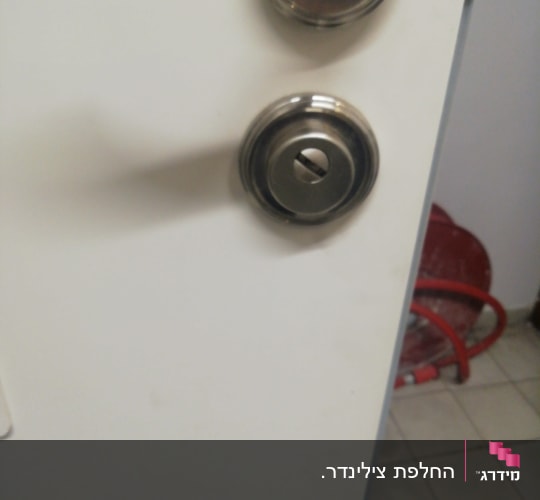 ידית ודלת עם מנעול מתכת עגול